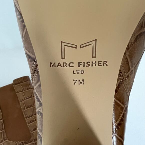 Marc Fisher LTD Women's Chelsea Boots Size 7M Garliss Leather Pointed Toe Shoes - Picture 11 of 13